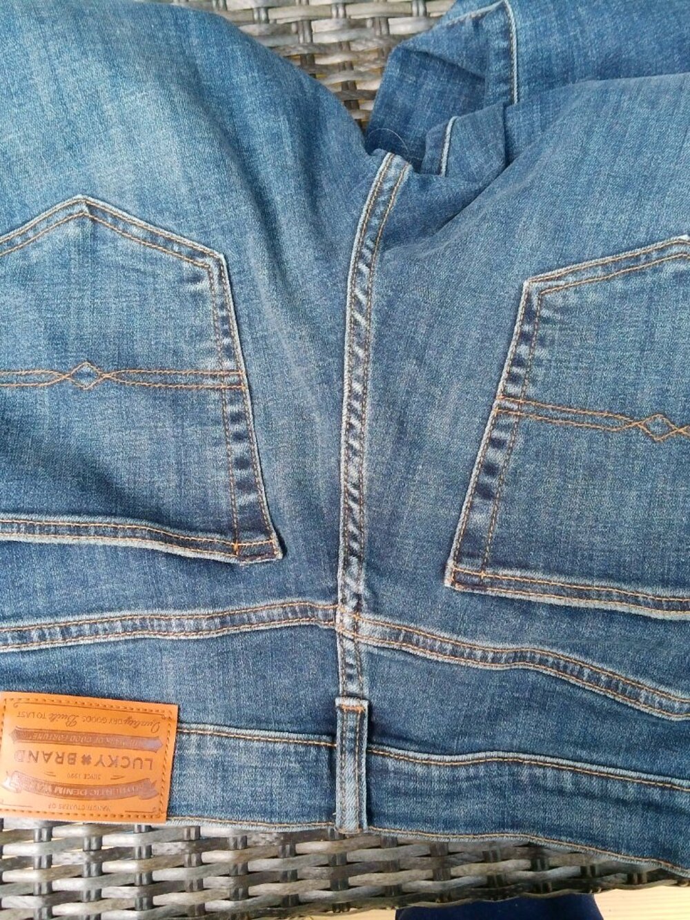 LUCKY BRAND JEANS SIZE 30X30 FLARE LEG GOOD CONDITION - Picture 7 of 8
